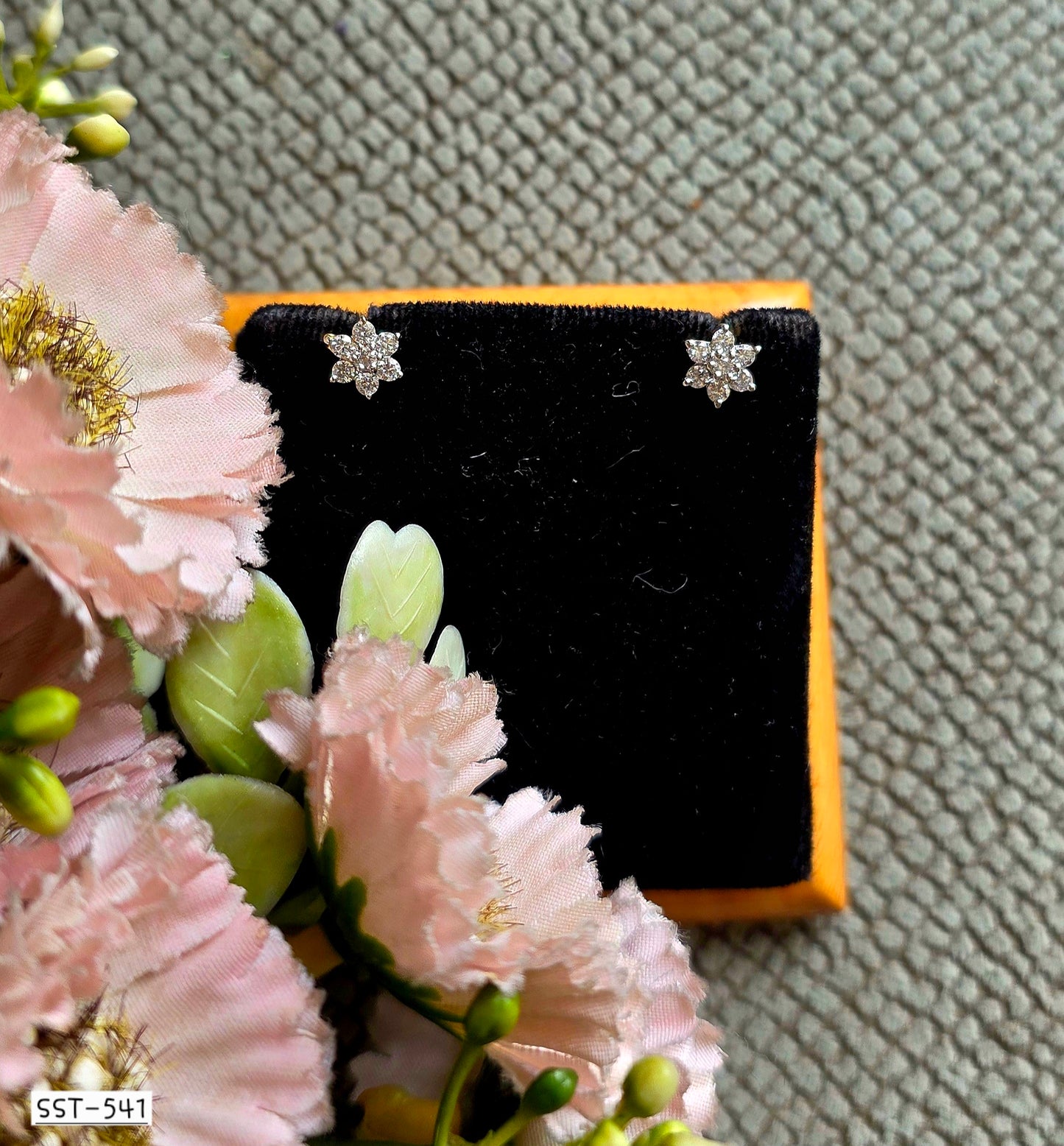 SST 541 | DAZZLING FLORAL EARRINGS