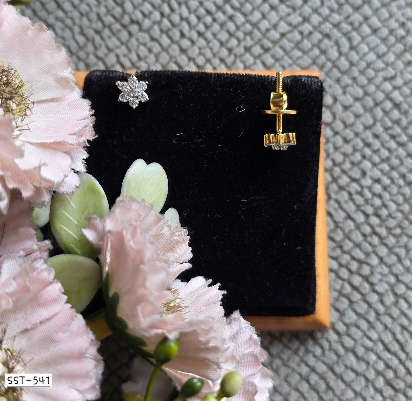 SST 541 | DAZZLING FLORAL EARRINGS