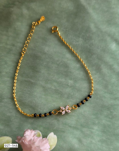 SST 548 | DELICATE FLORAL CHARM HAND MANGALSUTRA