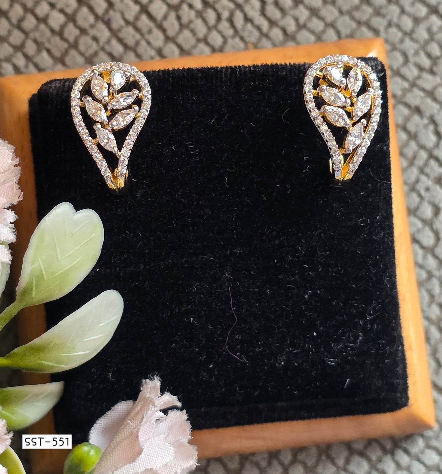 SST 551 | LUMINOUS PEAR DROP EARRINGS