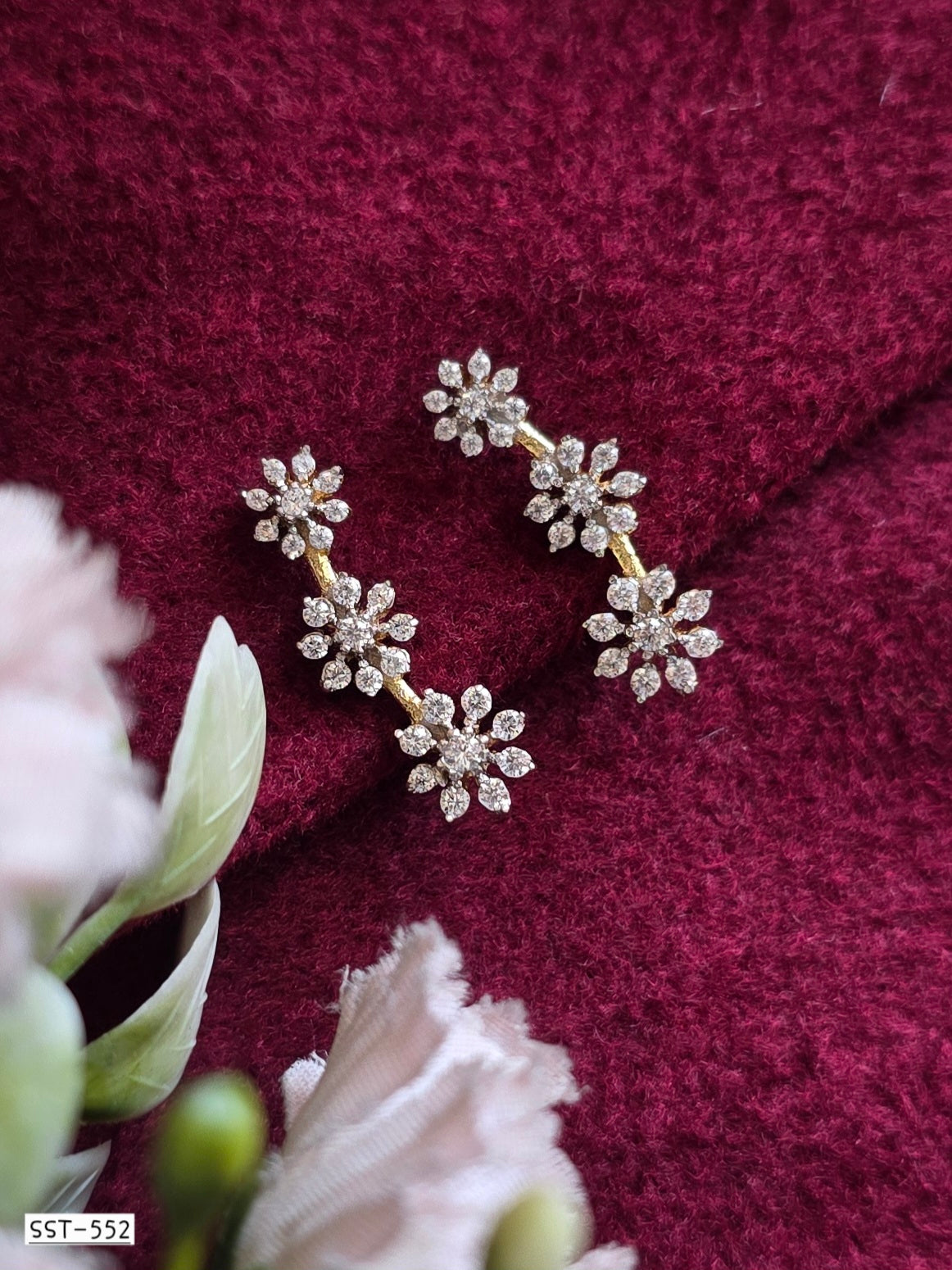 SST 552 | EXQUISITE DIAMOND EARCUFF