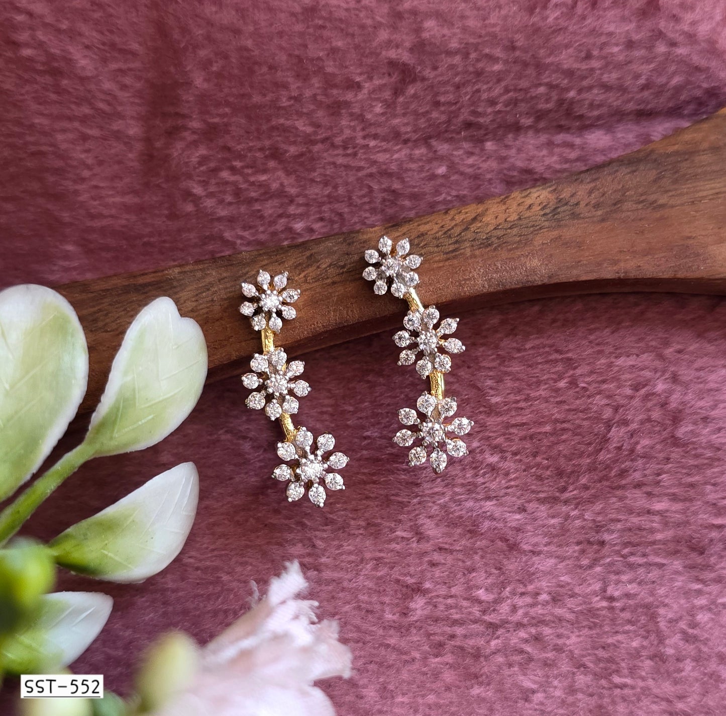 SST 552 | EXQUISITE DIAMOND EARCUFF