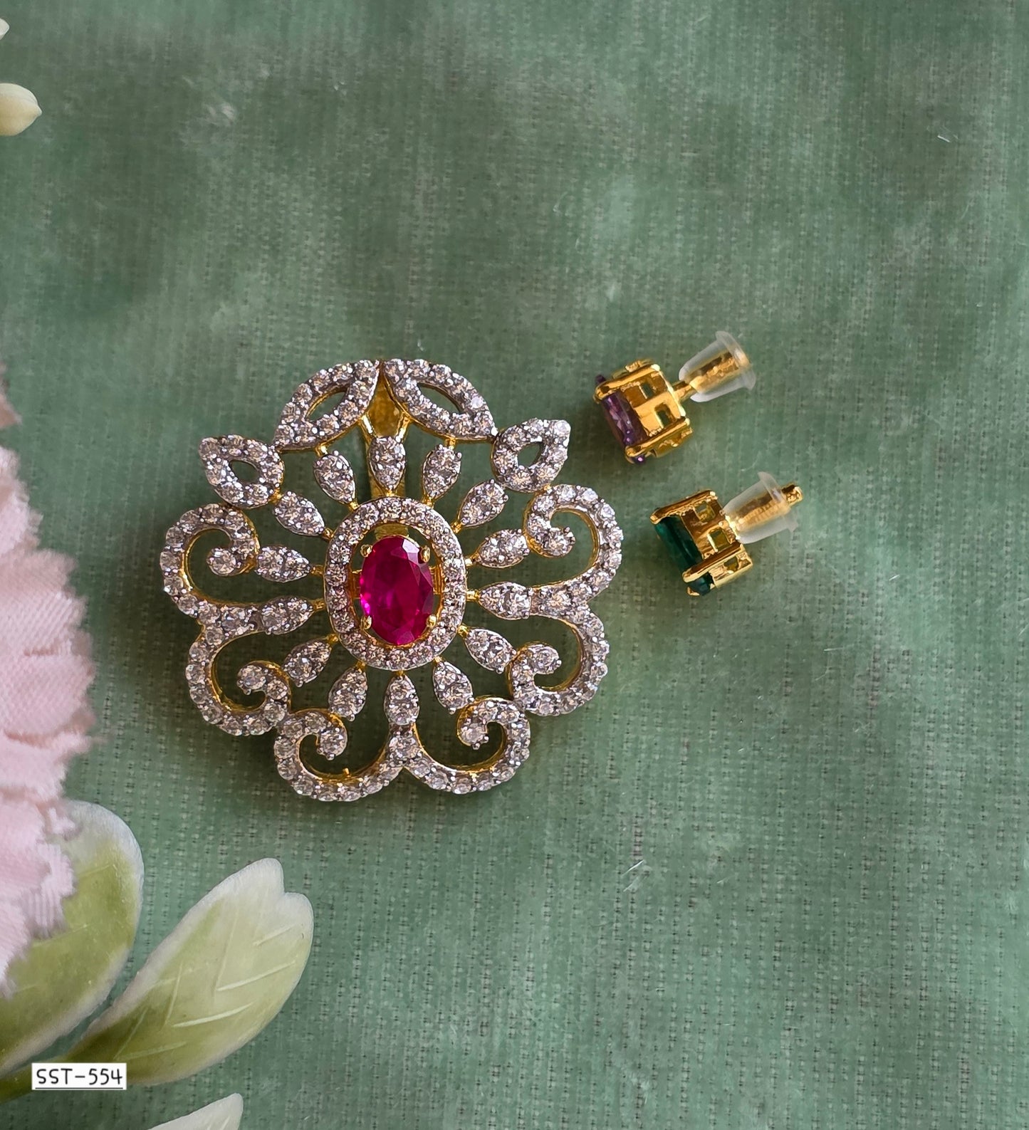 SST 554 |EMERALD FLORAL PENDANT