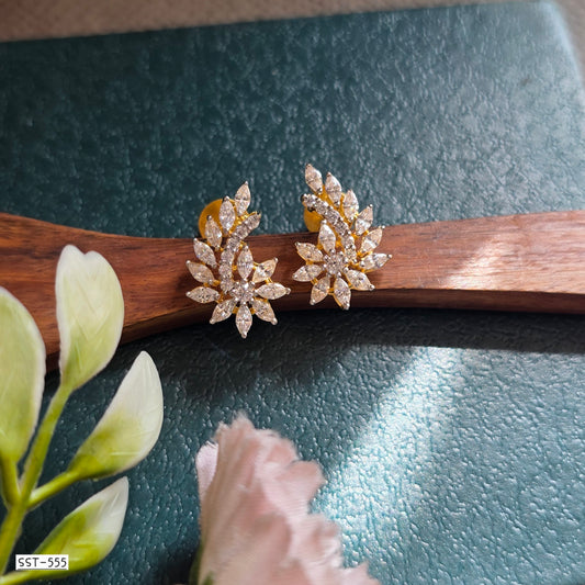 SST 555 | GRACEFUL LEAF DESIGN EARRINGS