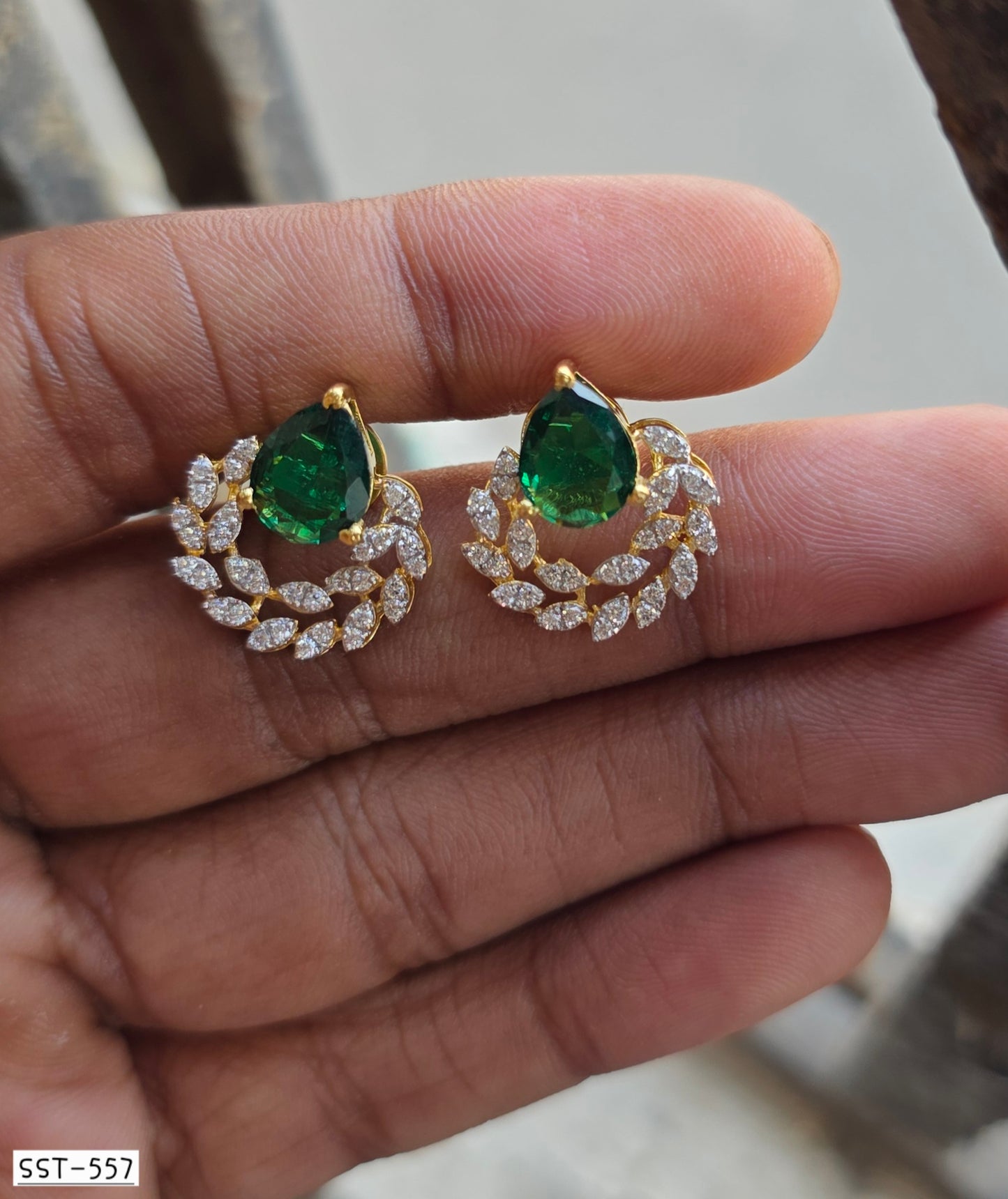 SST 557 | EMERALD WREATH ELEGANCE EARRINGS