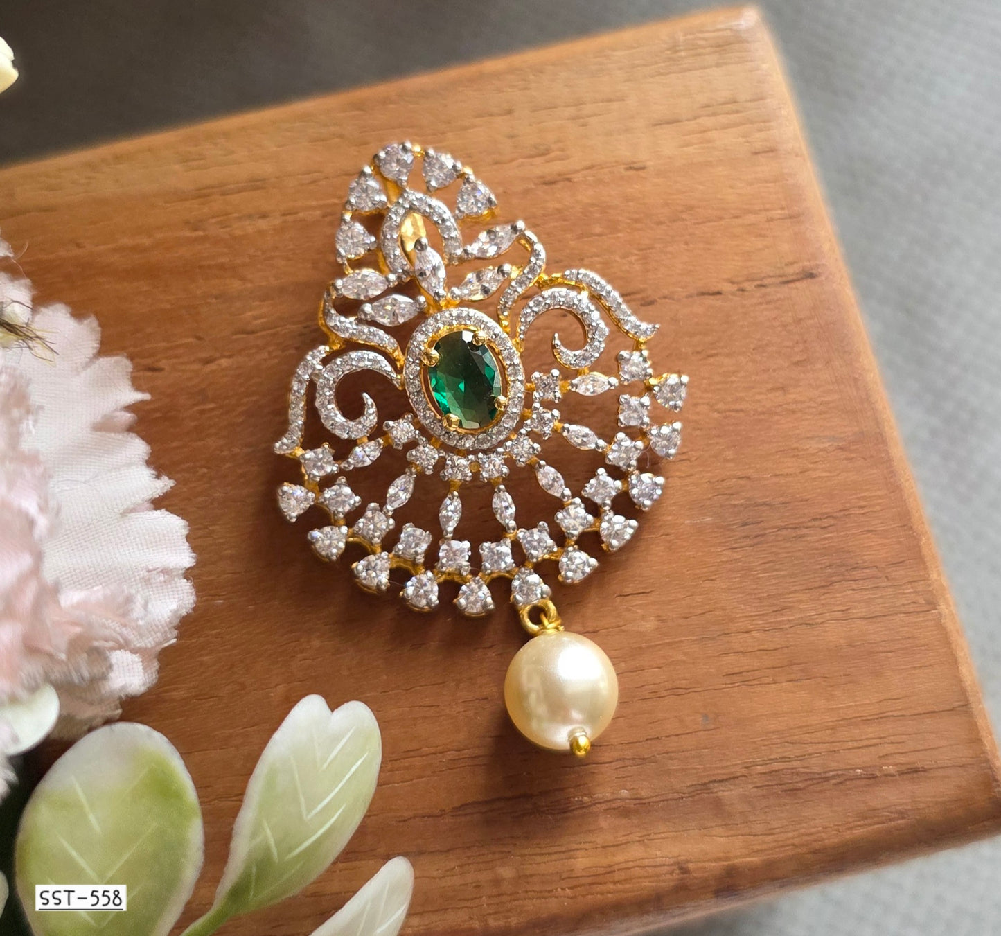SST 558 | EMERALD RADIANCE PENDANT