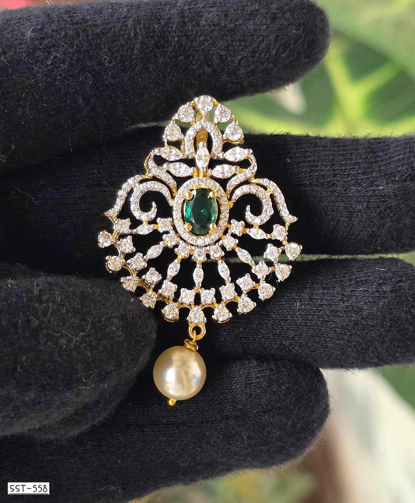 SST 558 | EMERALD RADIANCE PENDANT