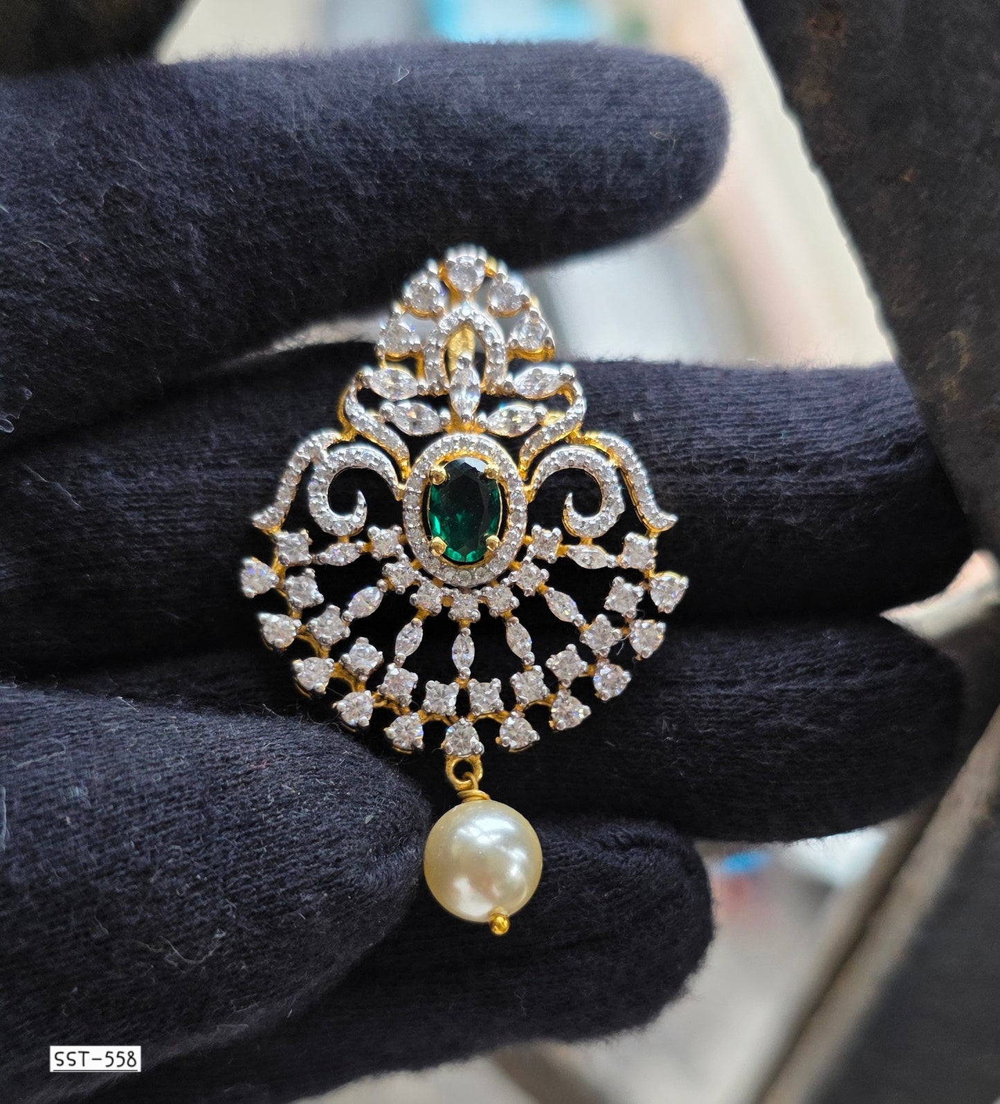 SST 558 | EMERALD RADIANCE PENDANT