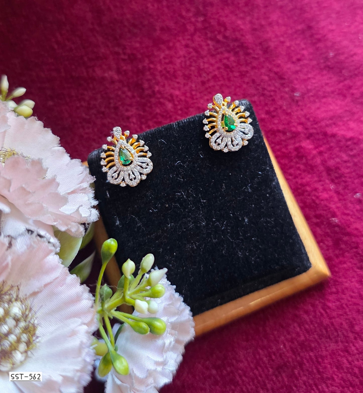 SST 562 | EMERALD EARRINGS WITH DIAMOND BLOOM