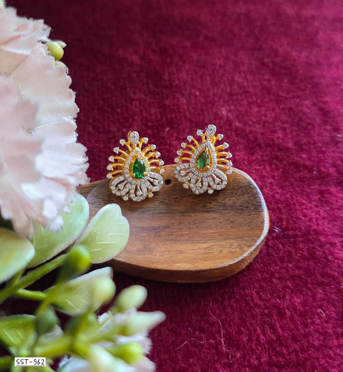 SST 562 | EMERALD EARRINGS WITH DIAMOND BLOOM