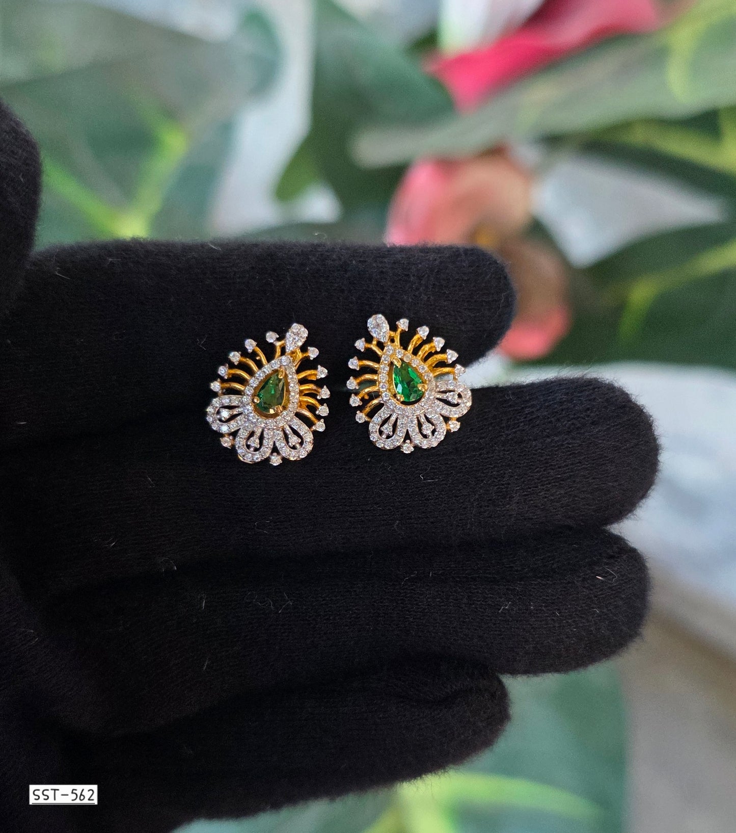 SST 562 | EMERALD EARRINGS WITH DIAMOND BLOOM