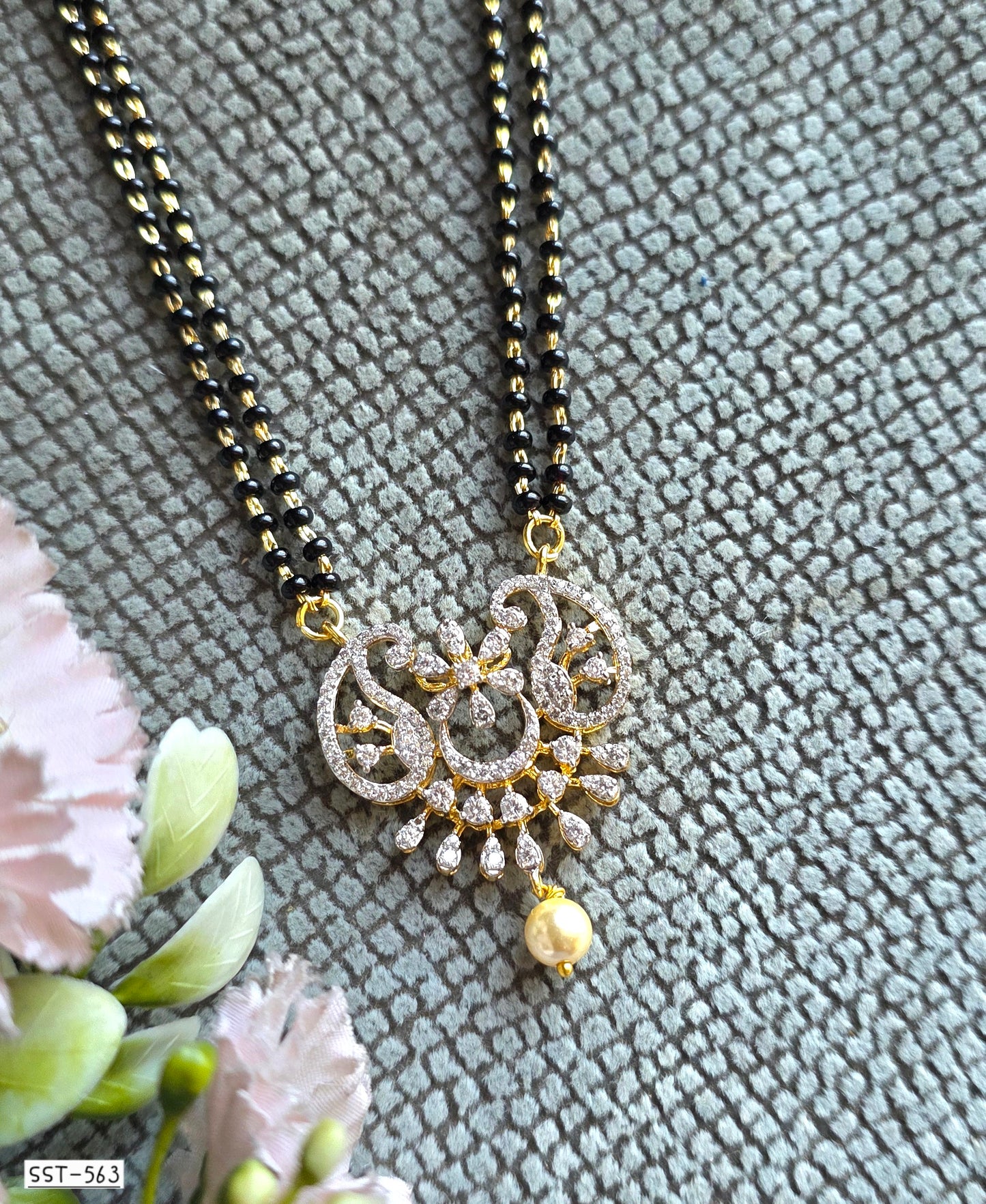 SST 563 | RADIANT BLOOM DIAMOND MANGALSUTRA
