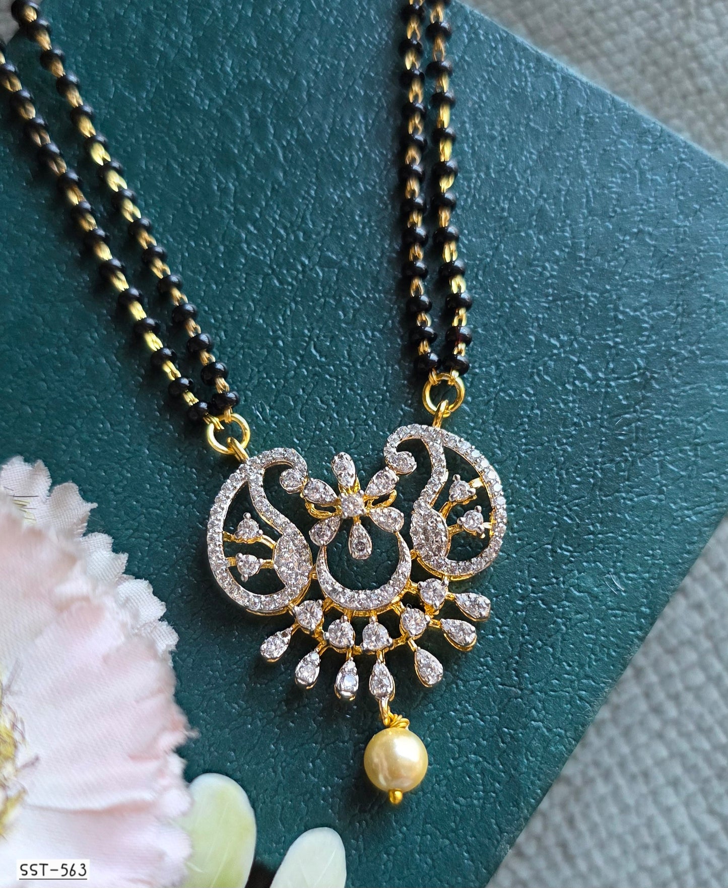 SST 563 | RADIANT BLOOM DIAMOND MANGALSUTRA
