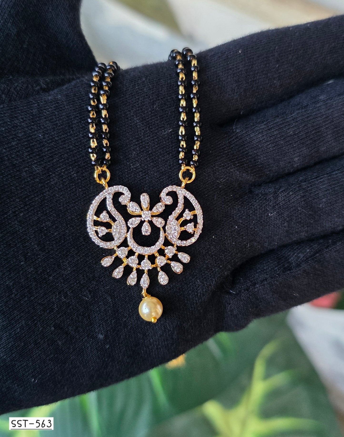 SST 563 | RADIANT BLOOM DIAMOND MANGALSUTRA