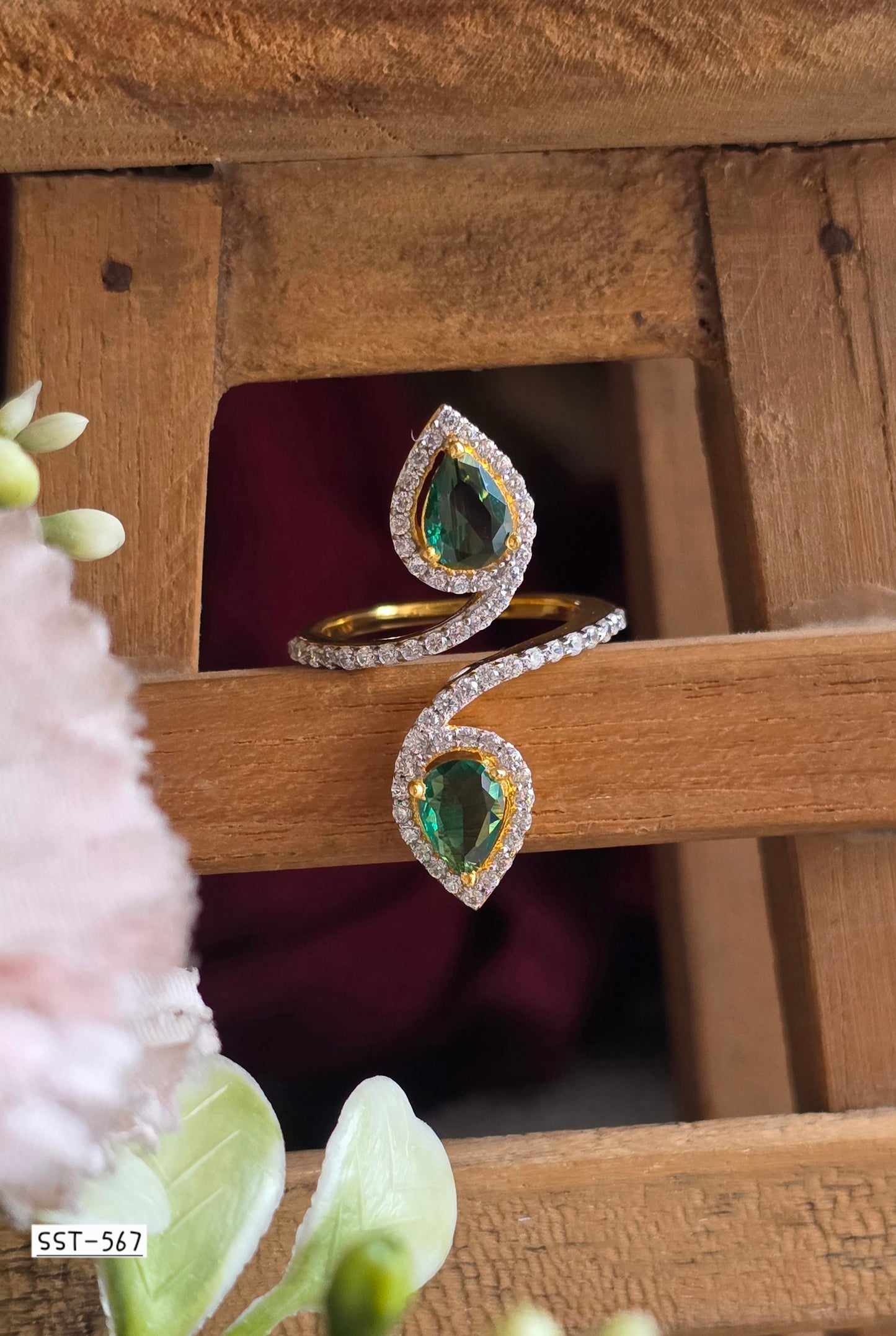 SST 567 | LUXURY EMERALD TEARDROP RING