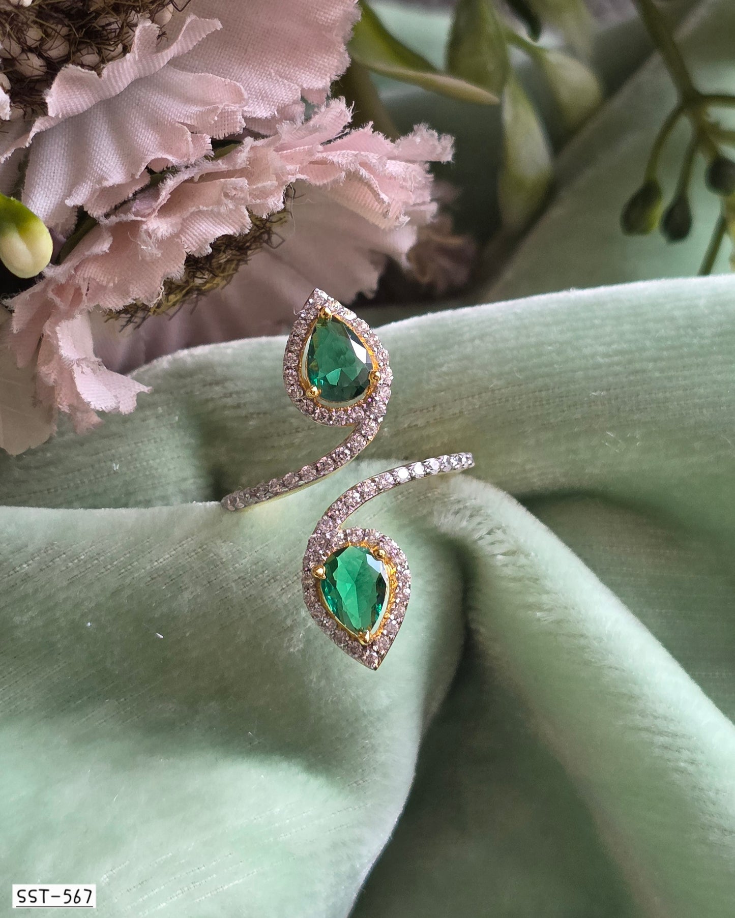 SST 567 | LUXURY EMERALD TEARDROP RING