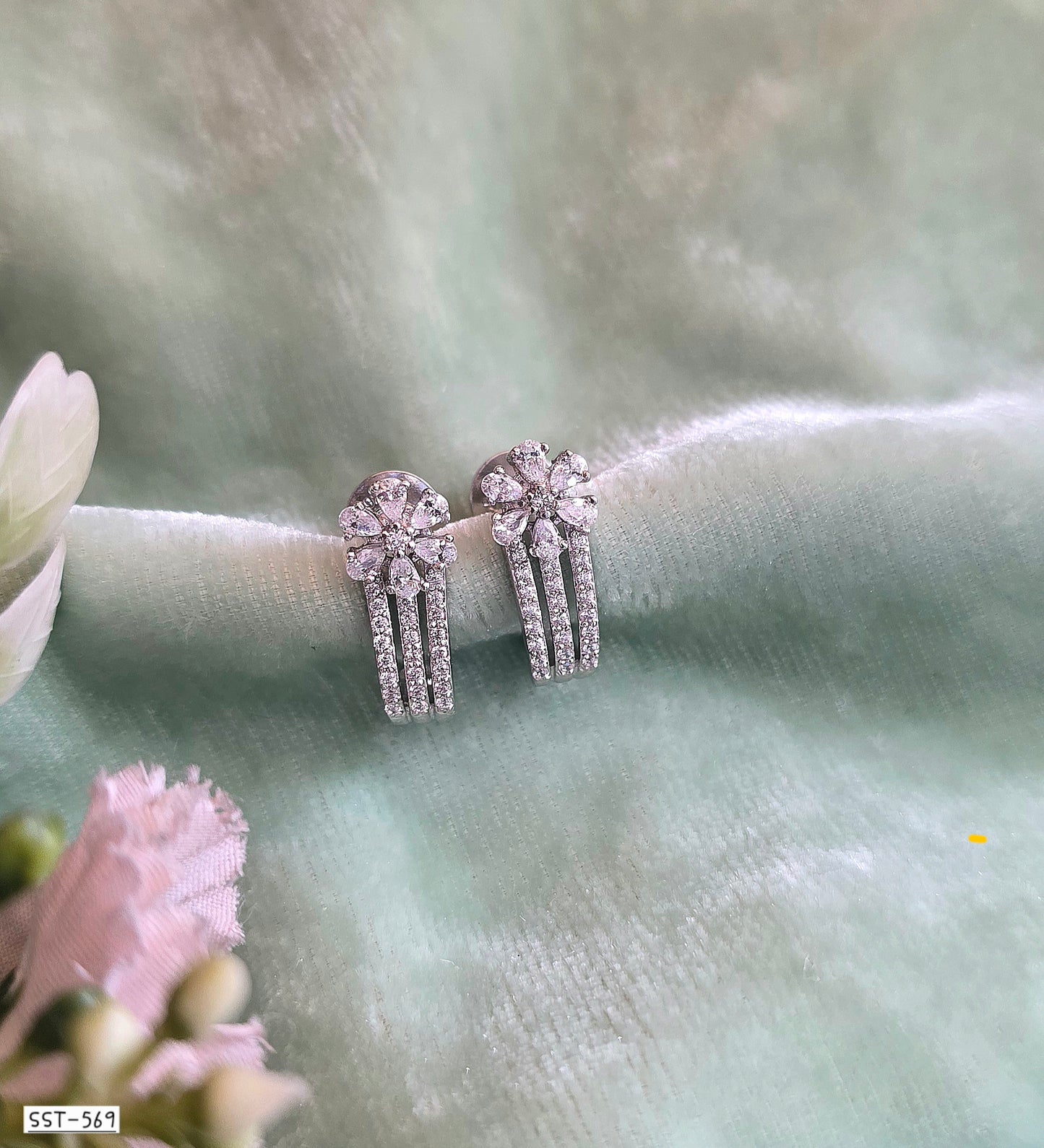 SST 569 | ELEGANT BLOOM CASCADE STUDS