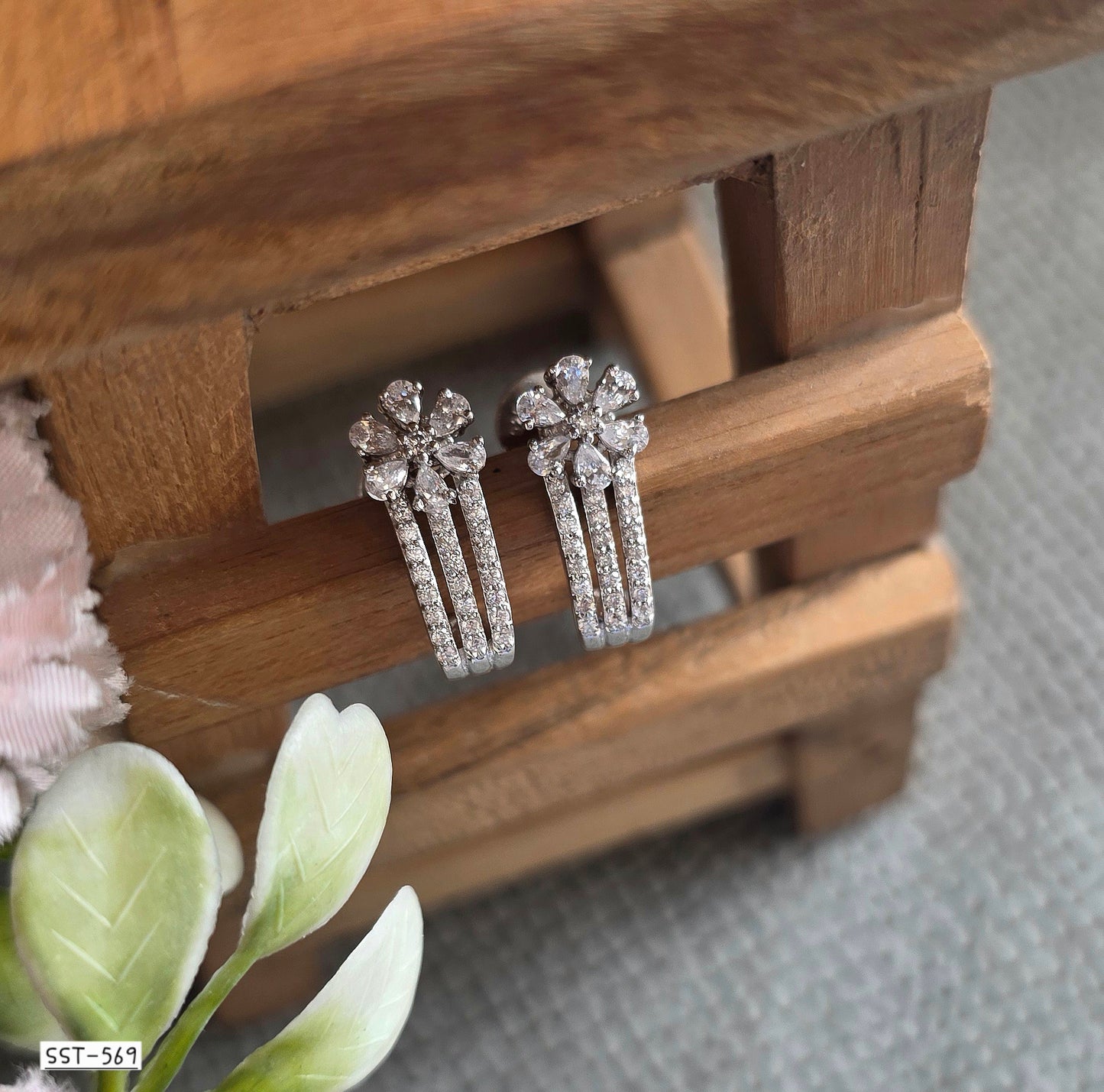 SST 569 | ELEGANT BLOOM CASCADE STUDS