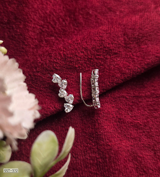 SST 572 | LUXURY CRYSTAL HEART AND BAGUETTE EAR CUFF