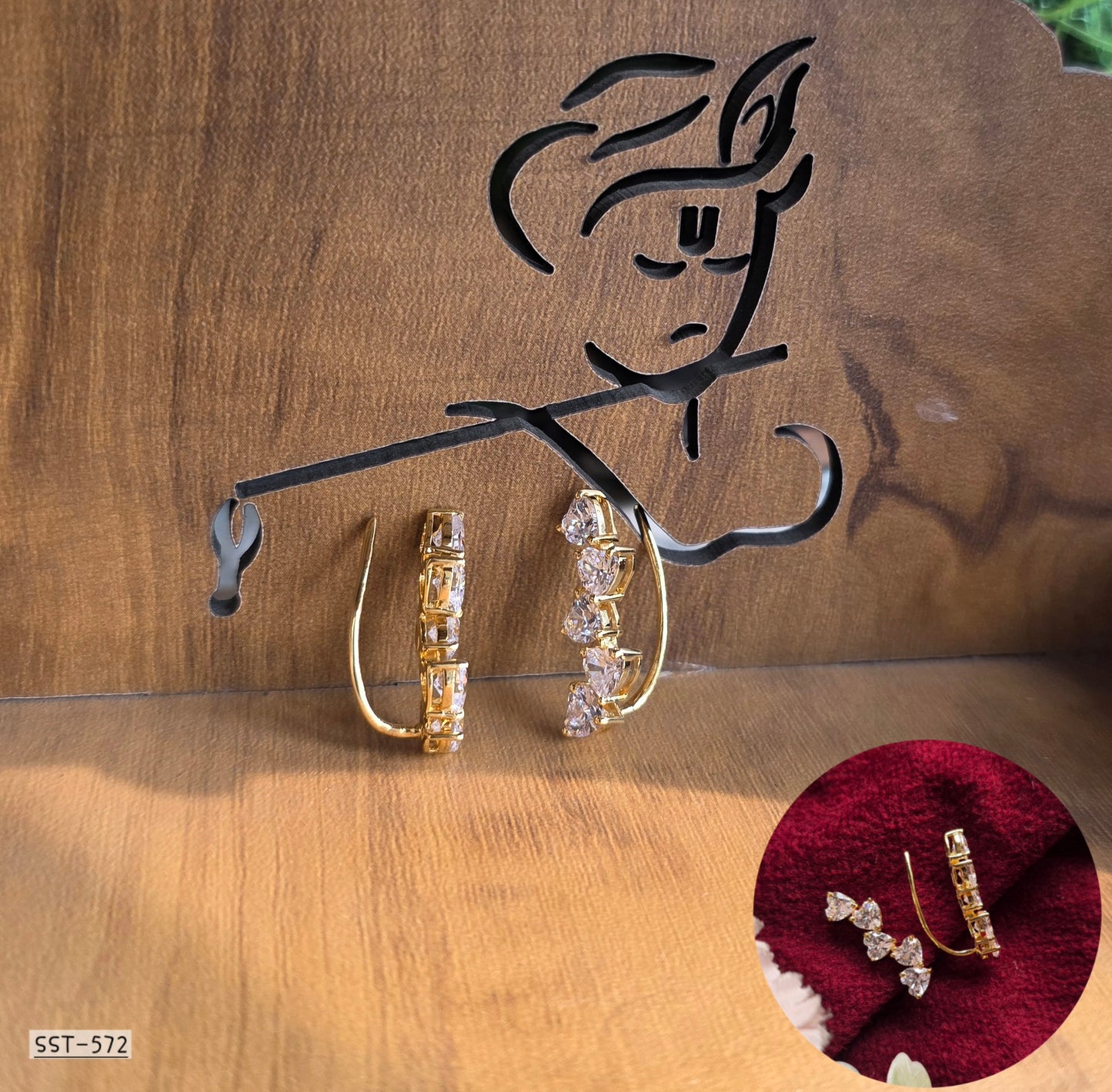 SST 572 | LUXURY CRYSTAL HEART AND BAGUETTE EAR CUFF