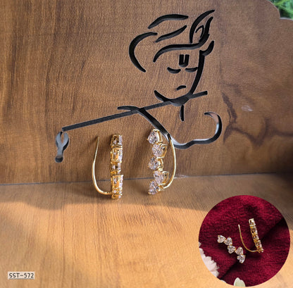 SST 572 | LUXURY CRYSTAL HEART AND BAGUETTE EAR CUFF