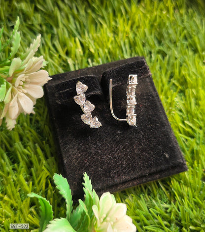SST 572 | LUXURY CRYSTAL HEART AND BAGUETTE EAR CUFF