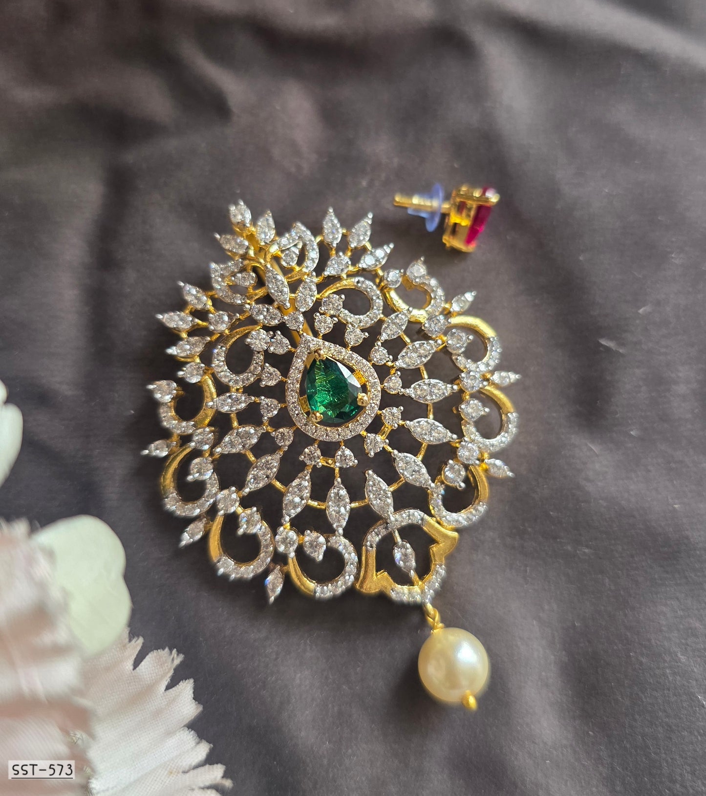 SST 573 | IMPERIAL EMERALD PEARL STATEMENT PENDANT