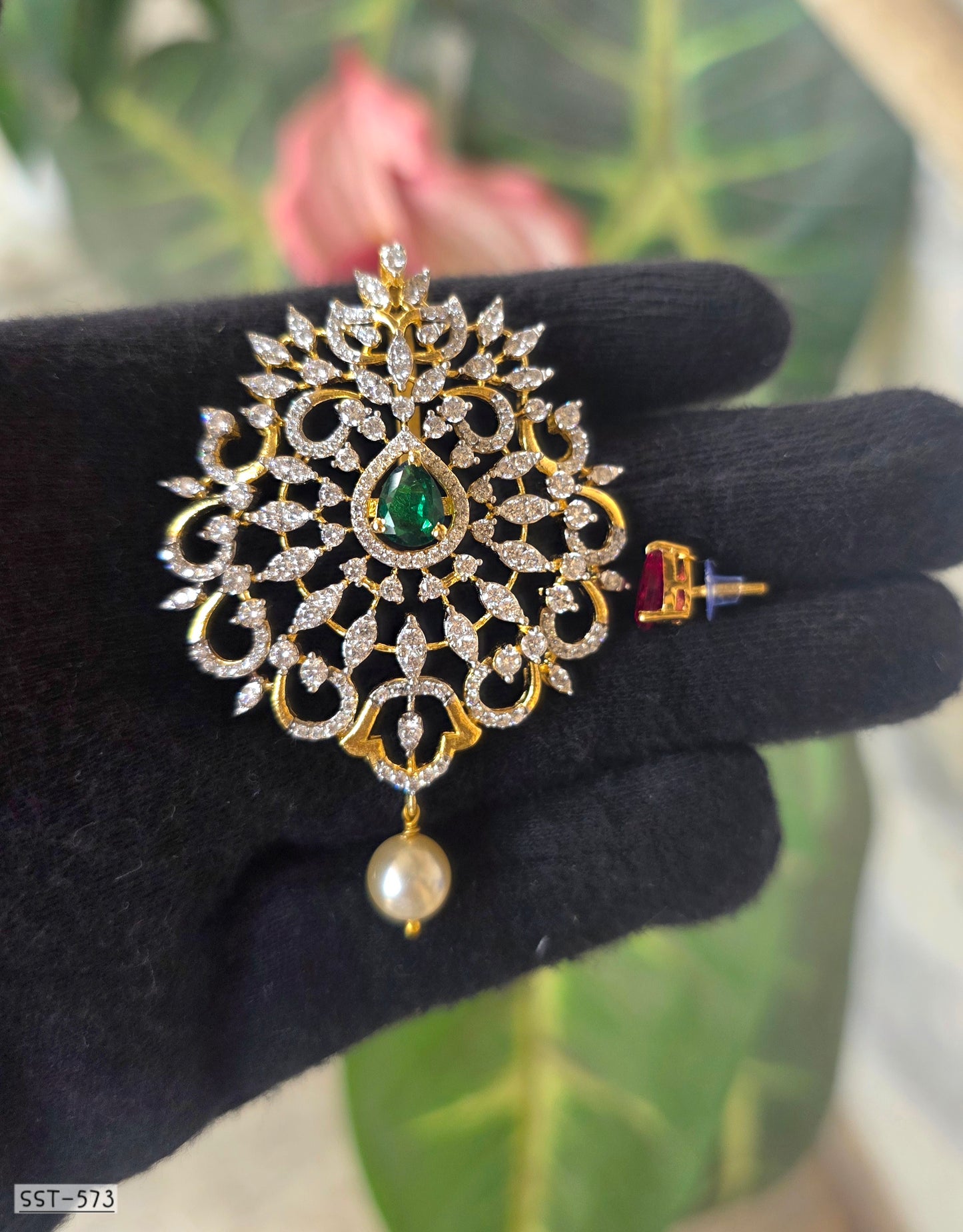 SST 573 | IMPERIAL EMERALD PEARL STATEMENT PENDANT