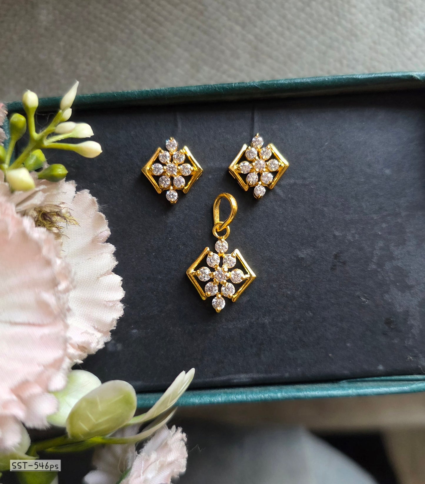 SST 546PS | PENDENT AND EARRINGS SET