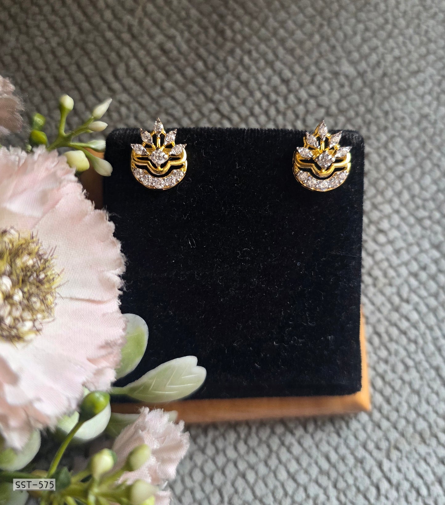 SST 575 | ROYAL CRESCENT DIAMOND-INSPIRED STUD EARRINGS