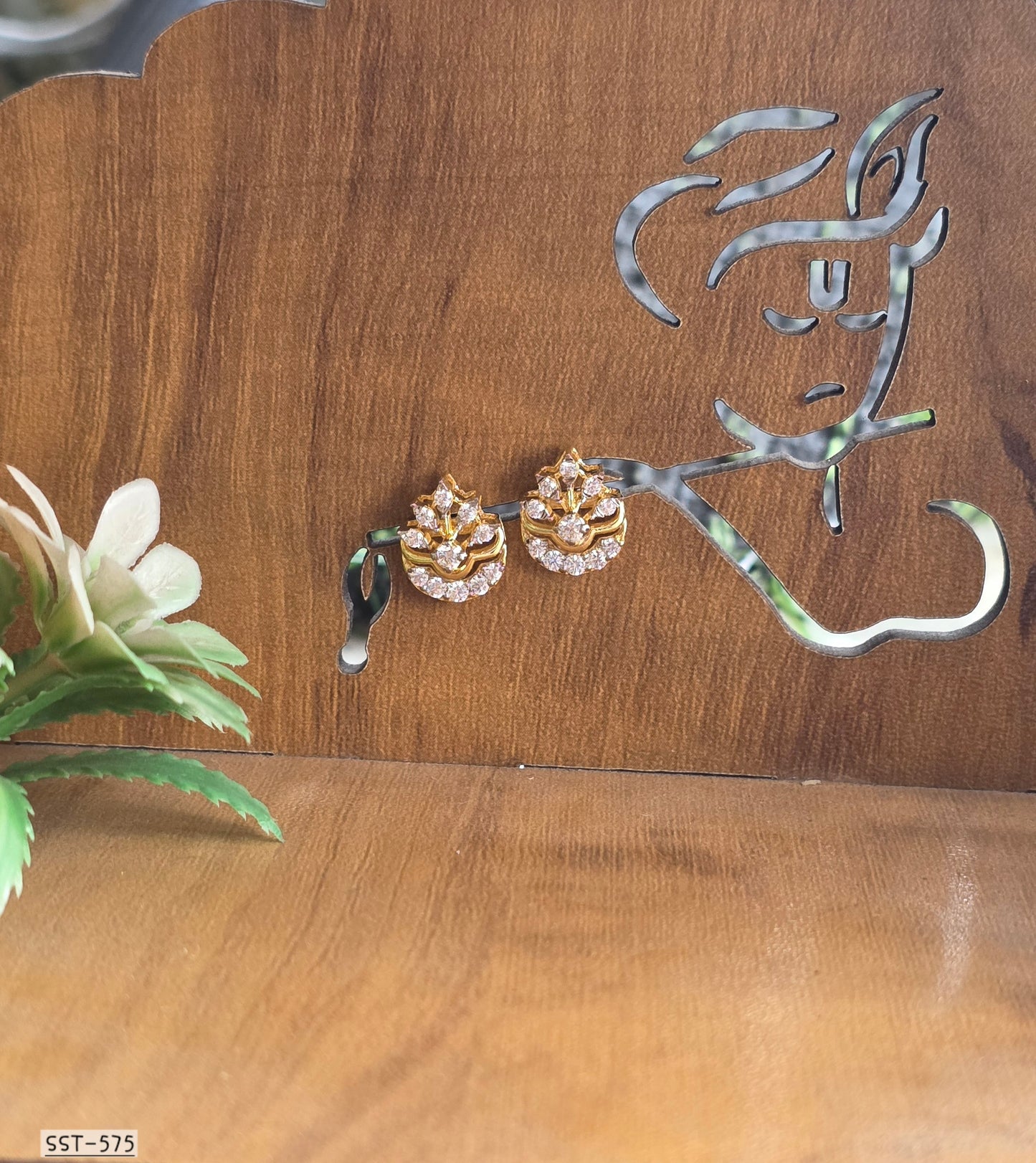 SST 575 | ROYAL CRESCENT DIAMOND-INSPIRED STUD EARRINGS