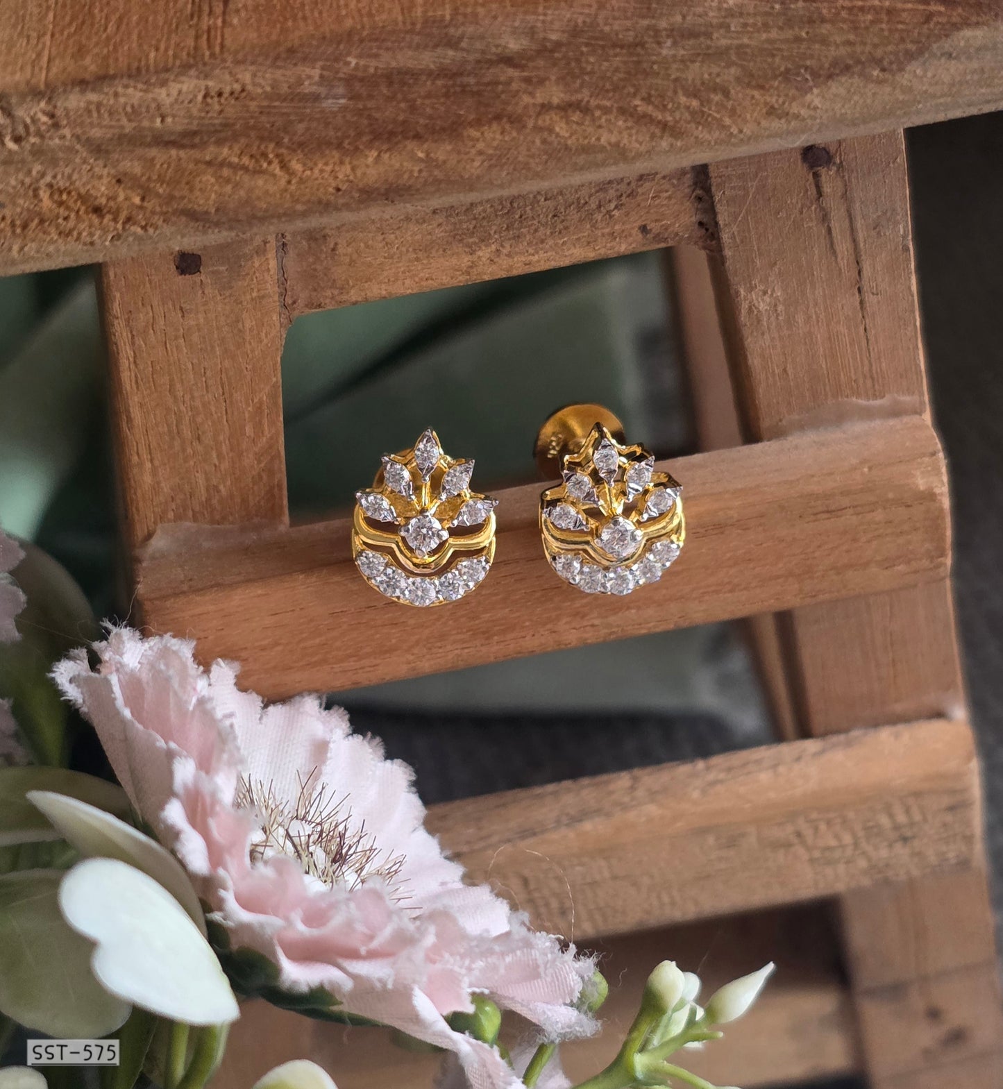 SST 575 | ROYAL CRESCENT DIAMOND-INSPIRED STUD EARRINGS