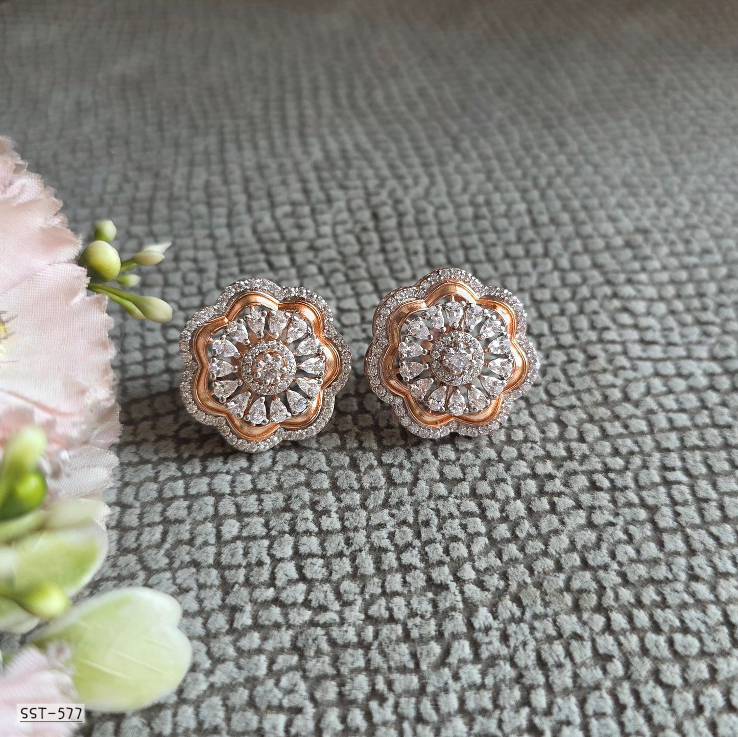 SST 577 | ROSE GOLD FLORAL EARRING