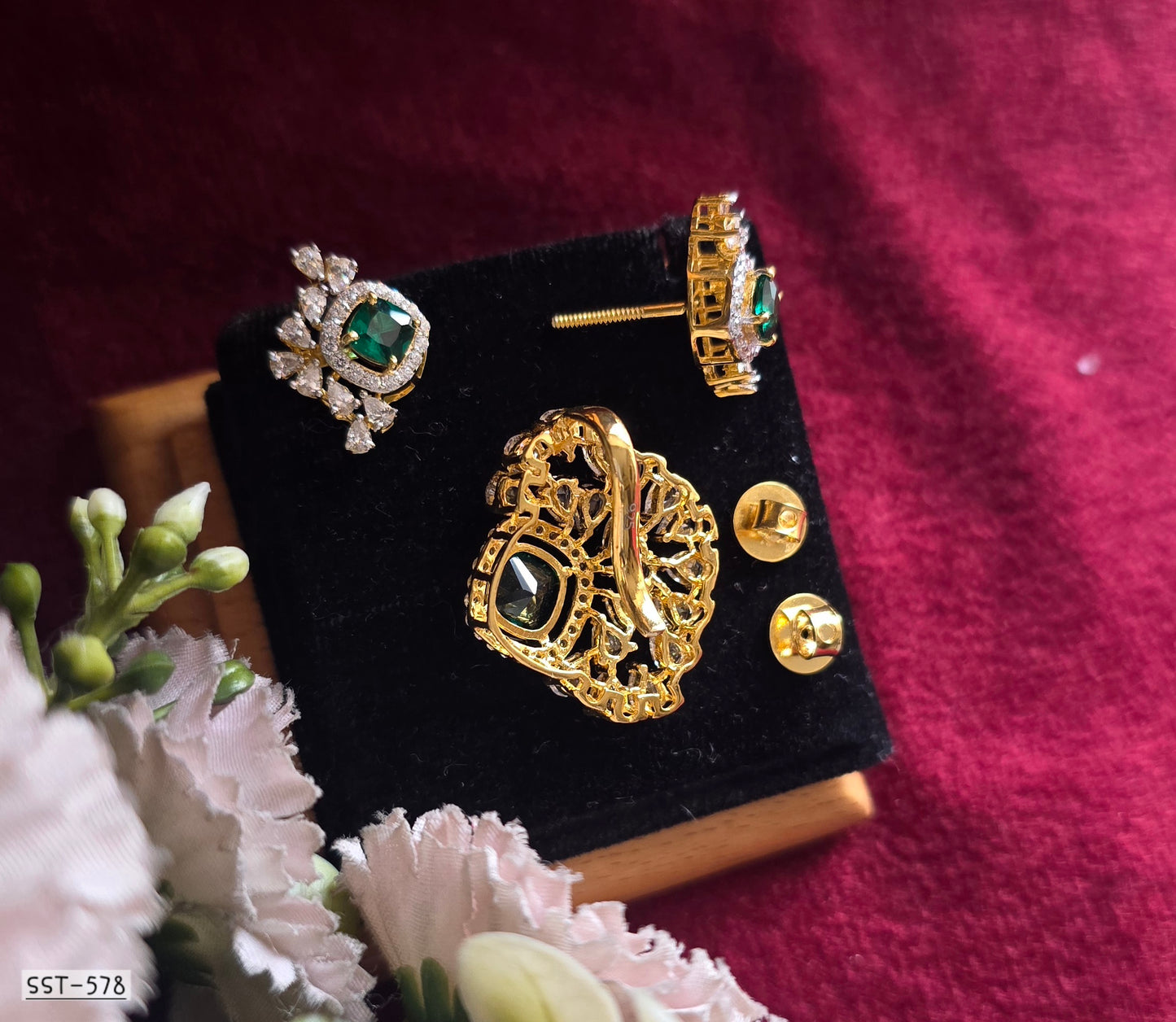 SST 578 | EMERALD GREEN STATEMENT JEWELRY SET WITH DIAMOND HALO