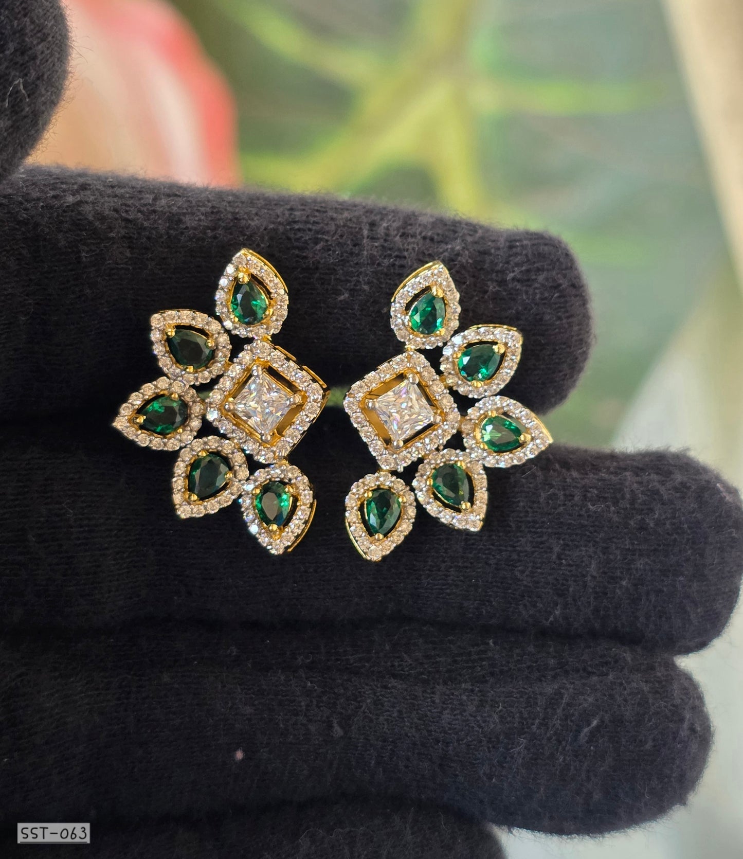 SST 063 | EMERALD FLORAL STARBURST EARRINGS