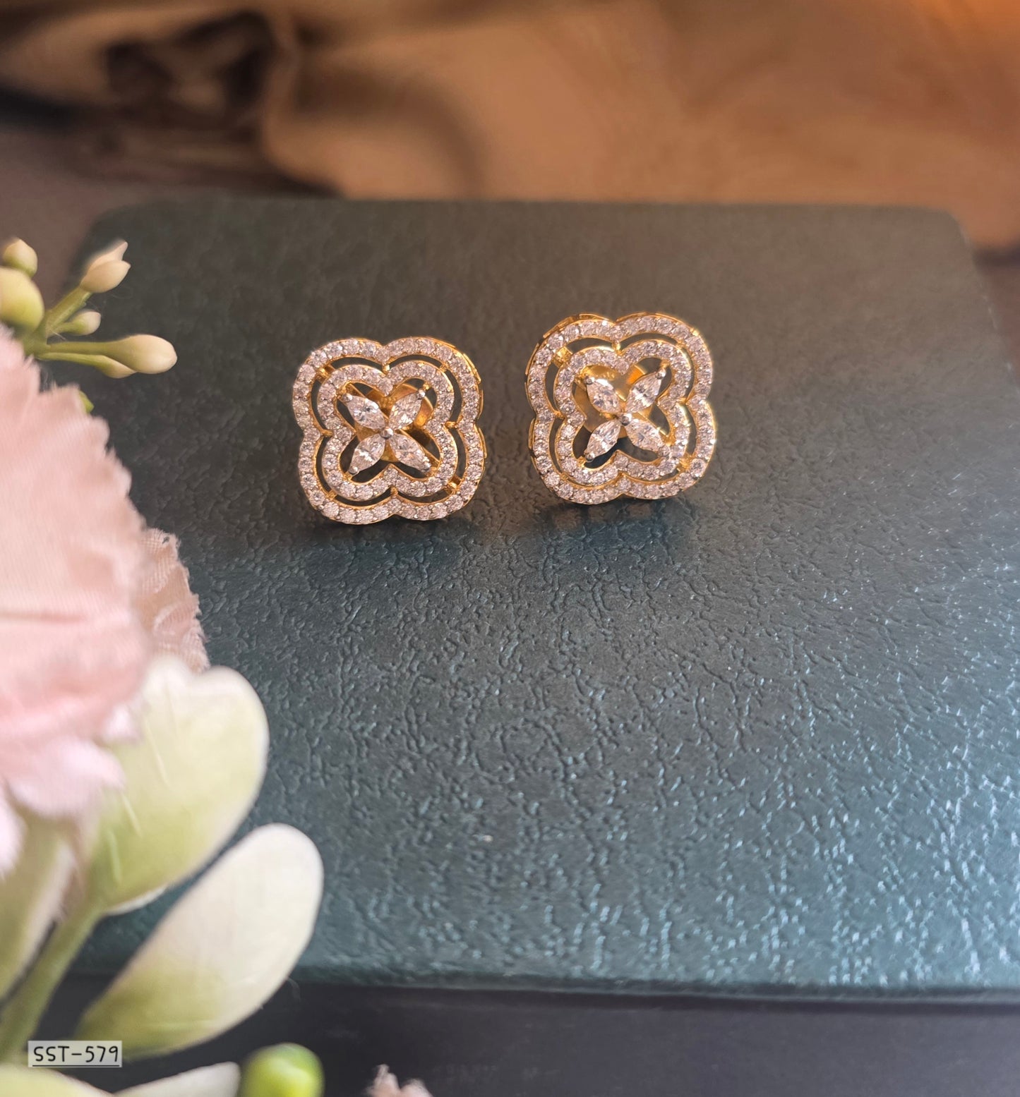 SST 579 | LUXURY FLORAL HALO DIAMOND STUD EARRINGS
