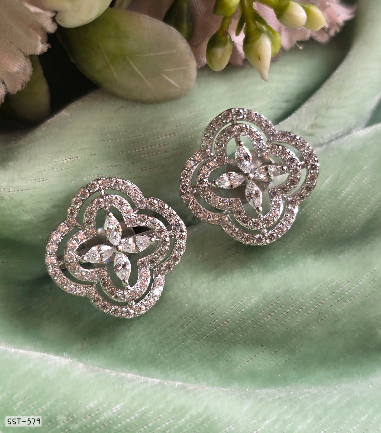 SST 579 | LUXURY FLORAL HALO DIAMOND STUD EARRINGS