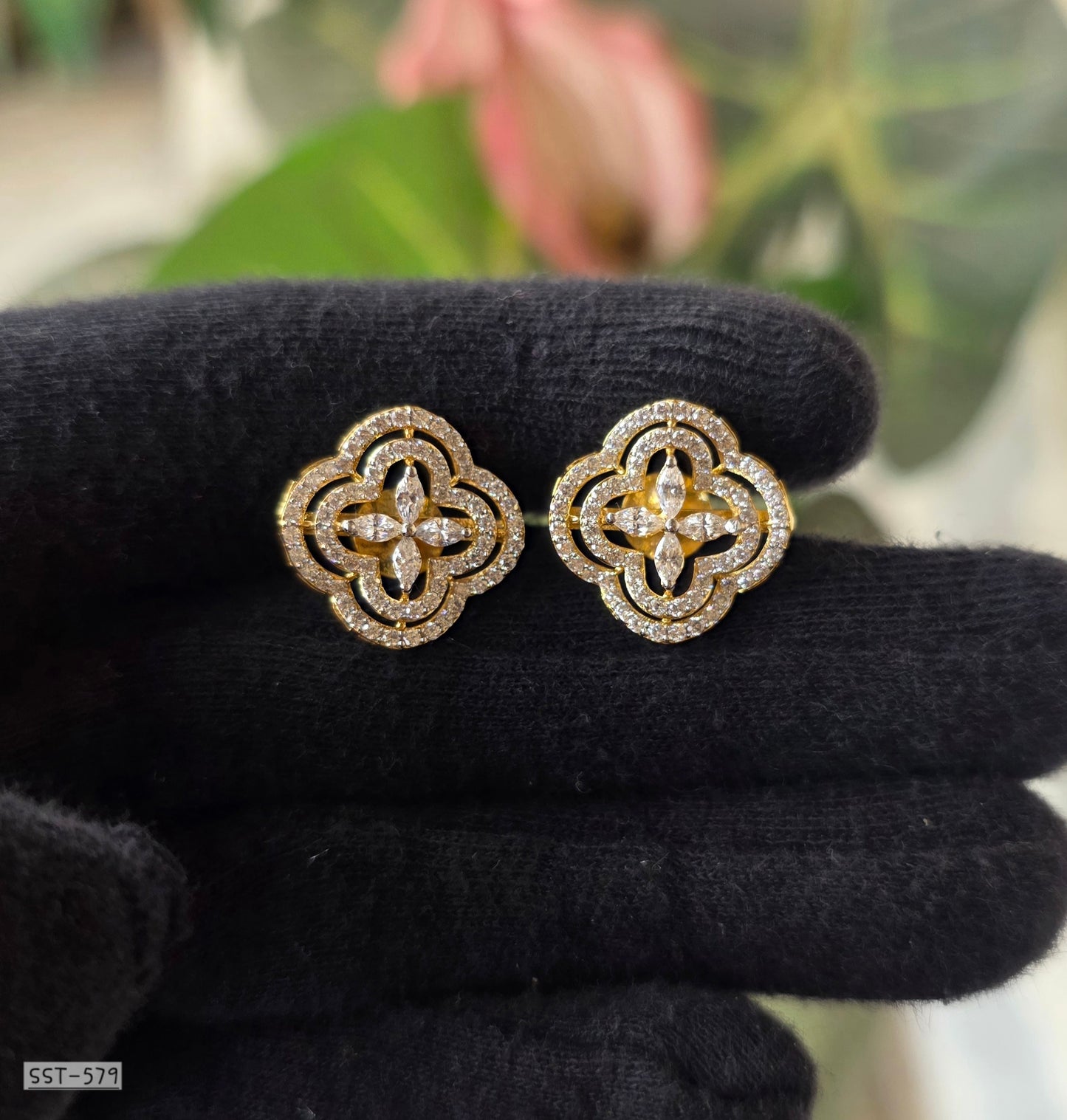 SST 579 | LUXURY FLORAL HALO DIAMOND STUD EARRINGS