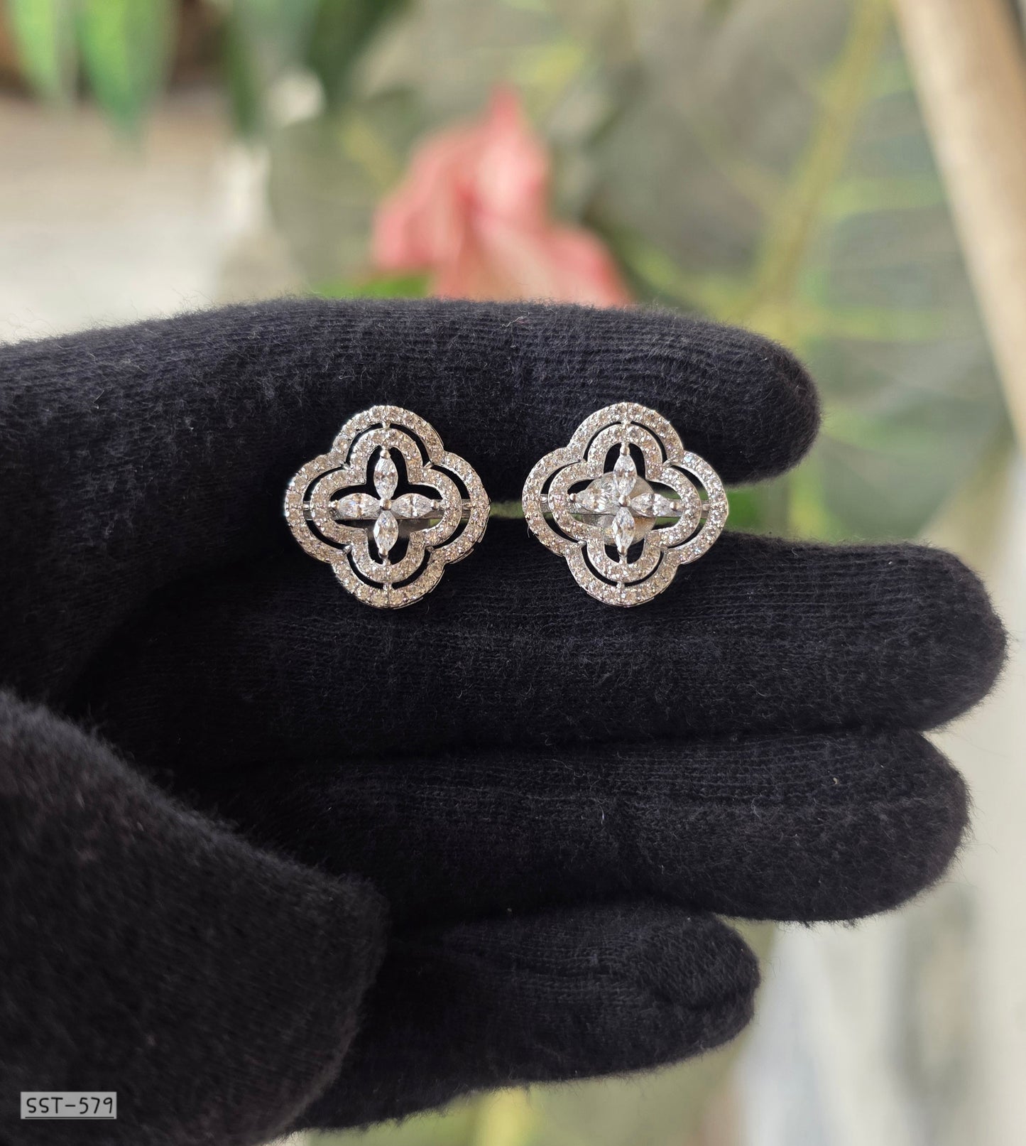 SST 579 | LUXURY FLORAL HALO DIAMOND STUD EARRINGS