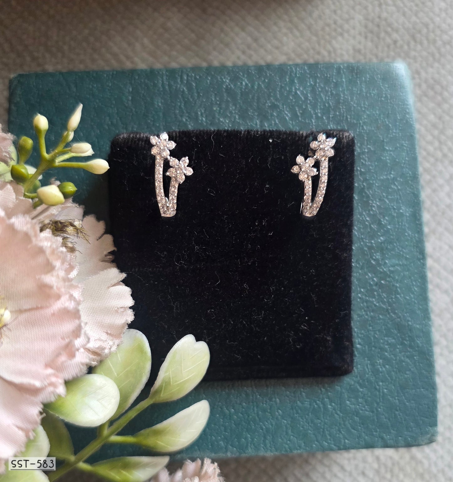 SST 583 | BLOOMING BRILLIANCE CRYSTAL ACCENT EARRINGS