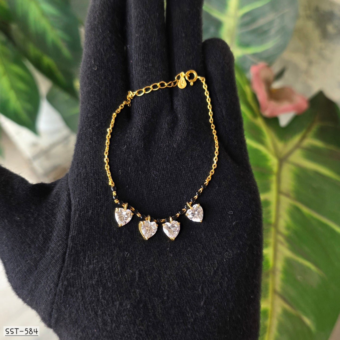 SST 584 | HEART CHARM HAND MANGALSUTRA