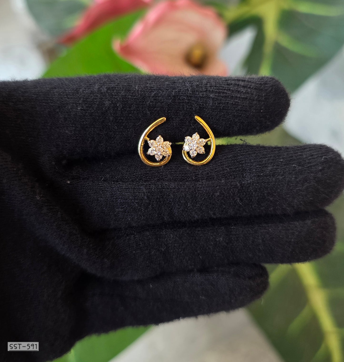 SST 591 | CELESTIAL BLOOM CRYSTAL SWIRL STUD EARRINGS