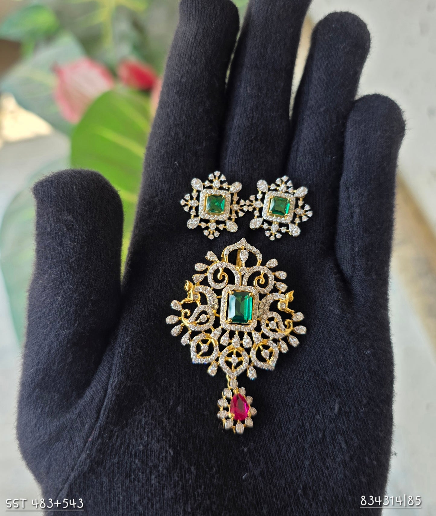 SST 483 + 543 | EARRINGS AND PENDENT SET