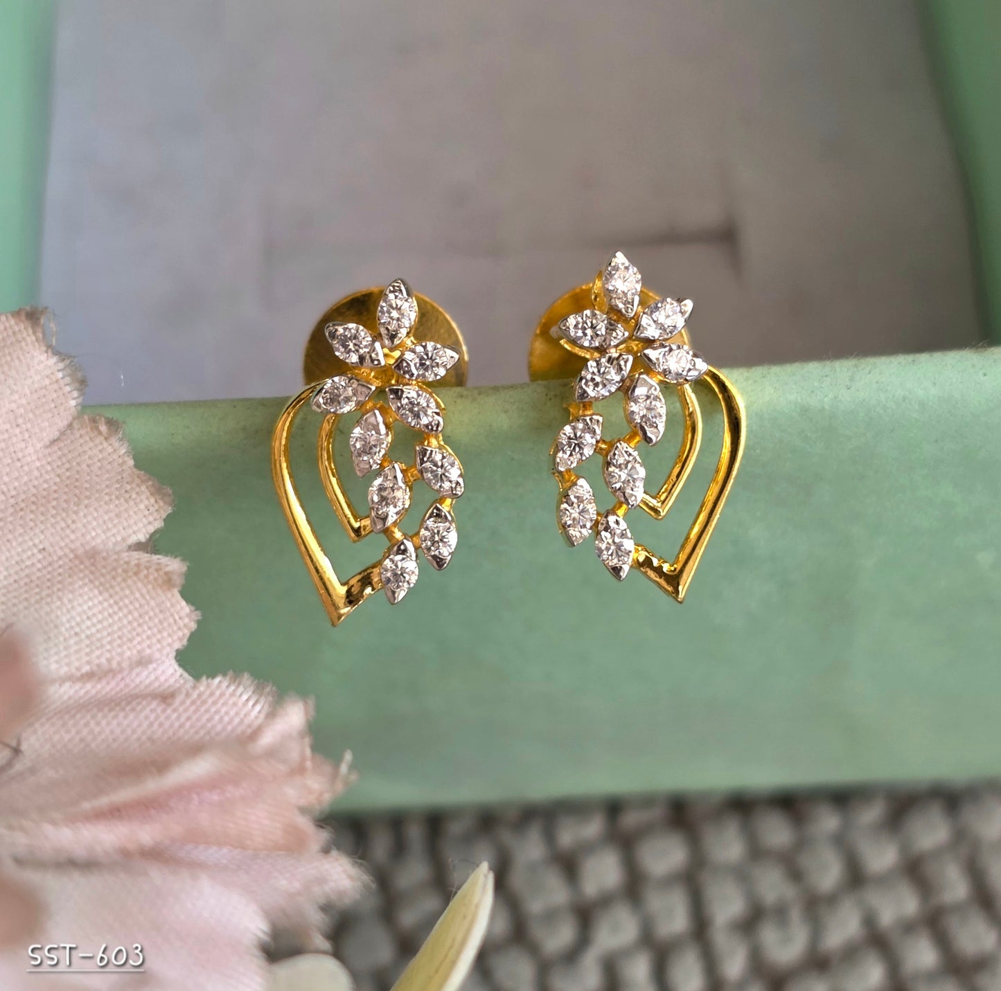 SST 603 | RADIANT CRYSTAL FAN STATEMENT EARRINGS