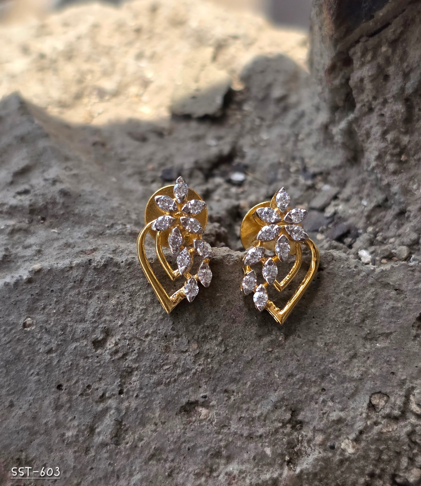 SST 603 | RADIANT CRYSTAL FAN STATEMENT EARRINGS