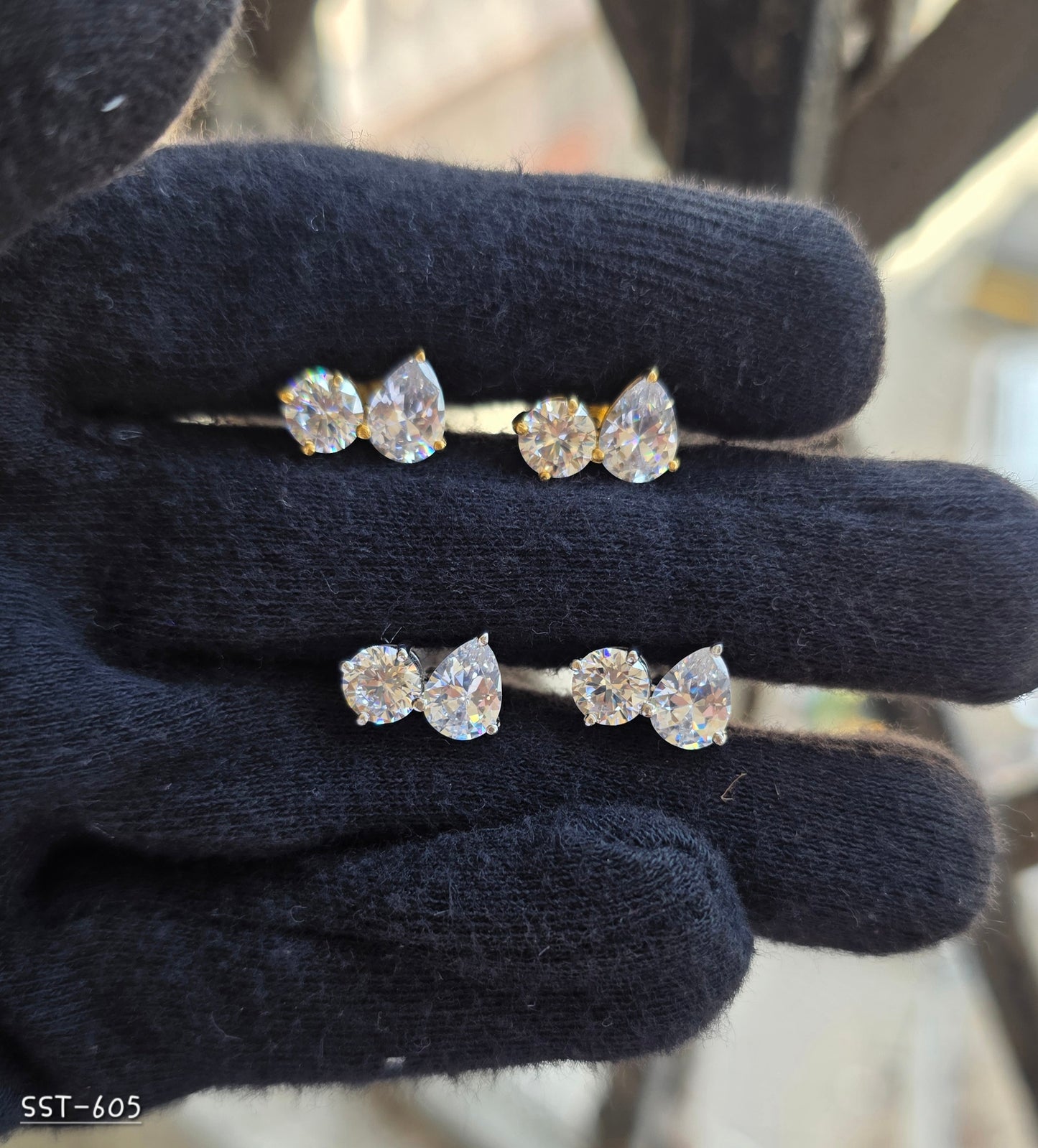 SST 605 | TIMELESS PEAR AND ROUND CUT DIAMOND STUD EARRINGS
