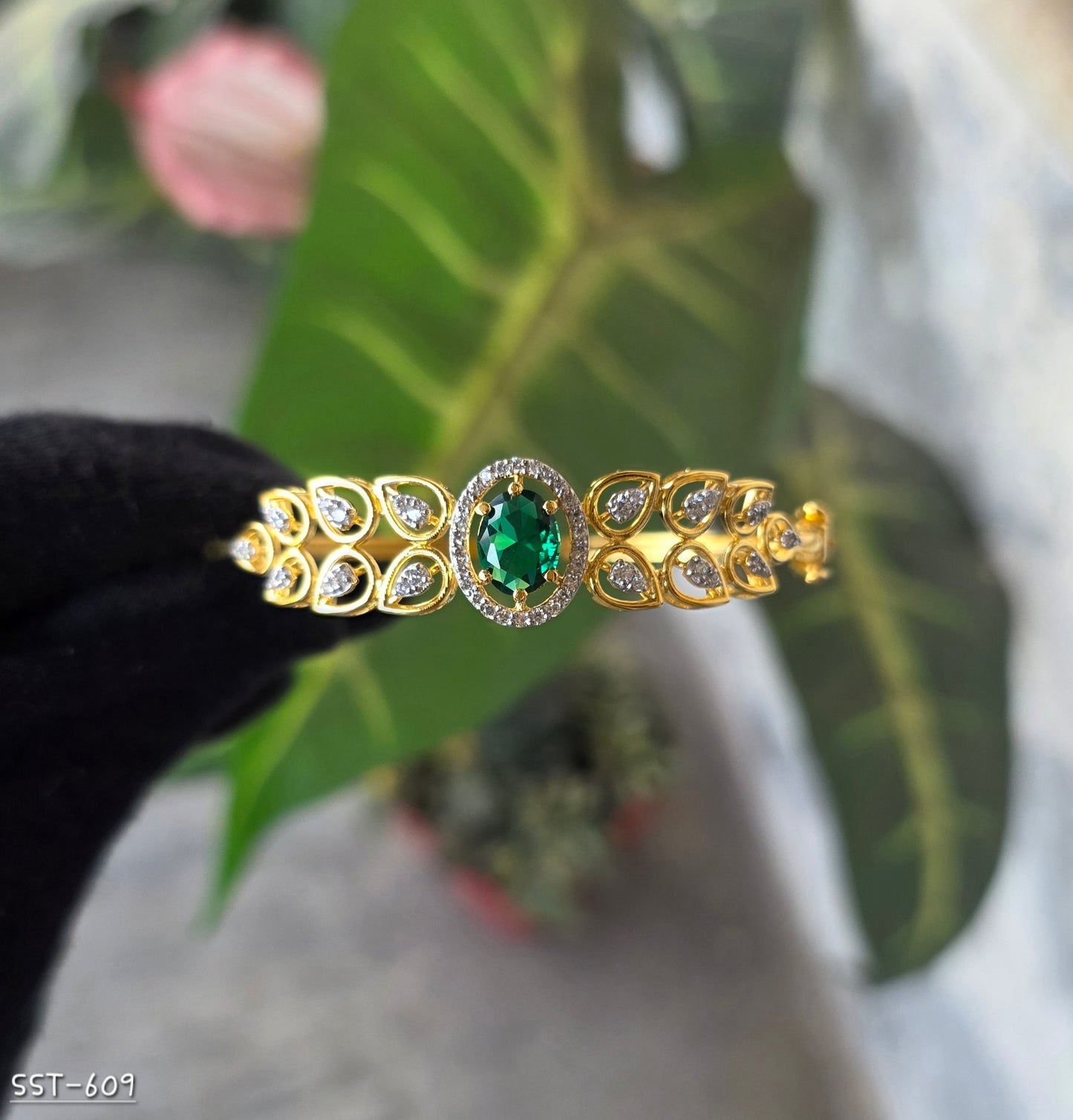 SST 609 | EMERALD HALO LEAF MOTIF STATEMENT BRACELET