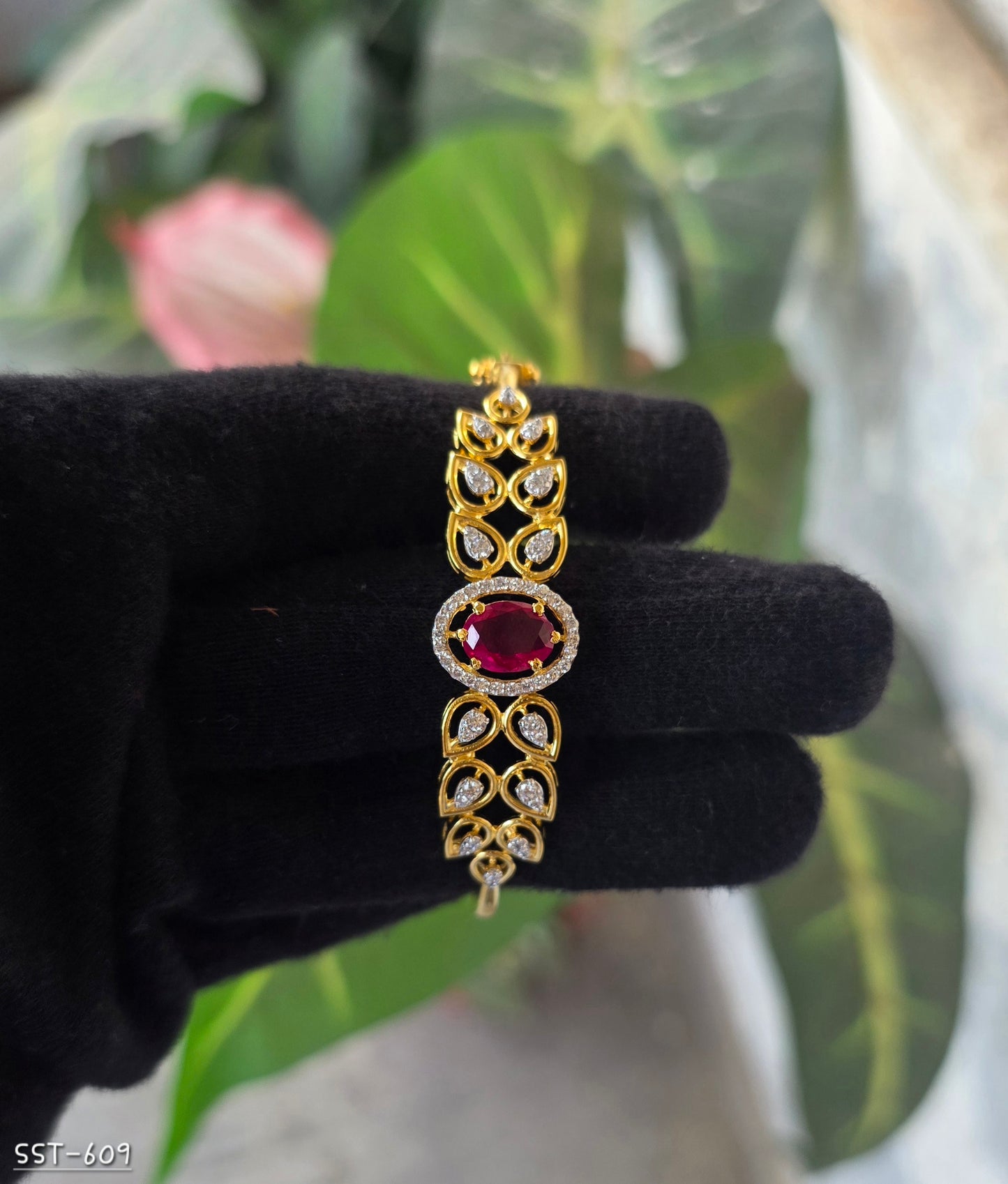 SST 609 | EMERALD HALO LEAF MOTIF STATEMENT BRACELET