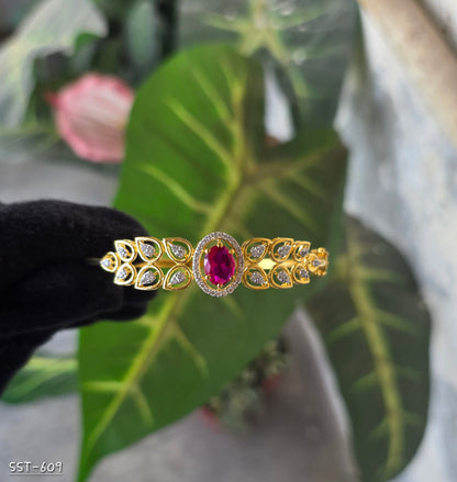 SST 609 | EMERALD HALO LEAF MOTIF STATEMENT BRACELET