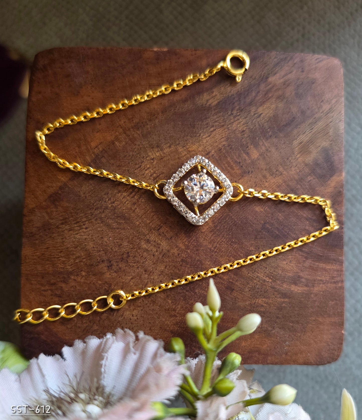 SST 612 | RADIANT HALO CRYSTAL CHAIN HAND MANGALSUTRA